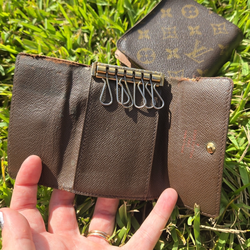 Louis Vuitton Wallet & Key Holder Bundle – Monogram & Damier – Vintage Pre-Loved - Picture 14 of 16